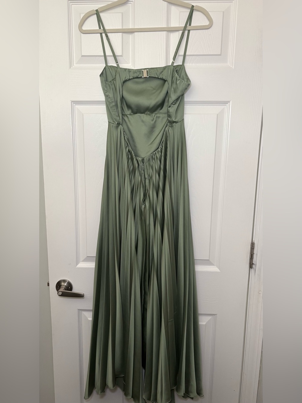 Abercrombie & Fitch Giselle Clasp Back Pleated Midi Dress Sage Green | Medium - Picture 6 of 10